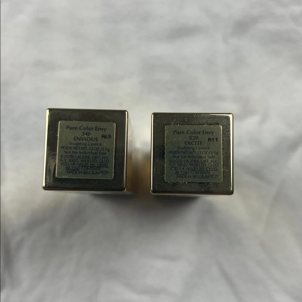 Estée Lauder set of  Pure color lipstick in 340(envious) and 539(excite)